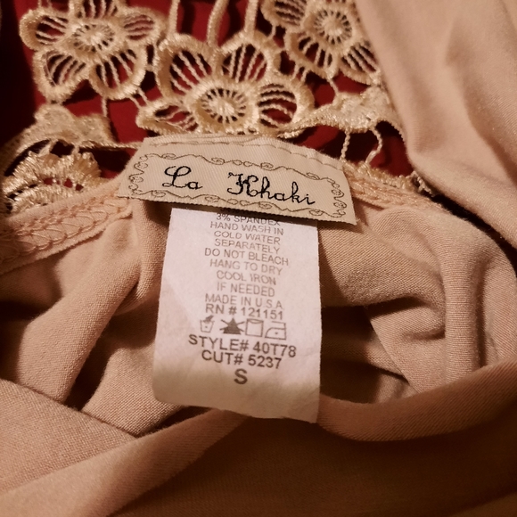 Woman's shirt - Picture 3 of 3